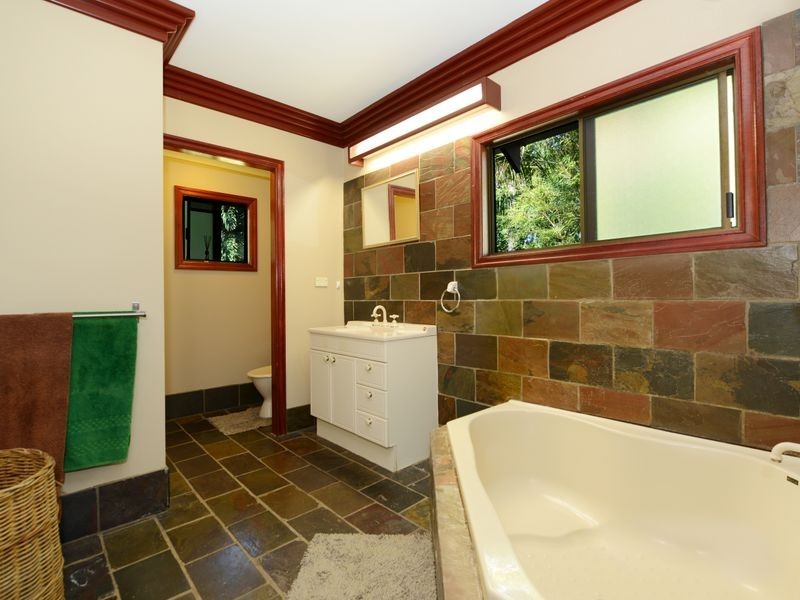 6 Fox Close, Brinsmead QLD 4870