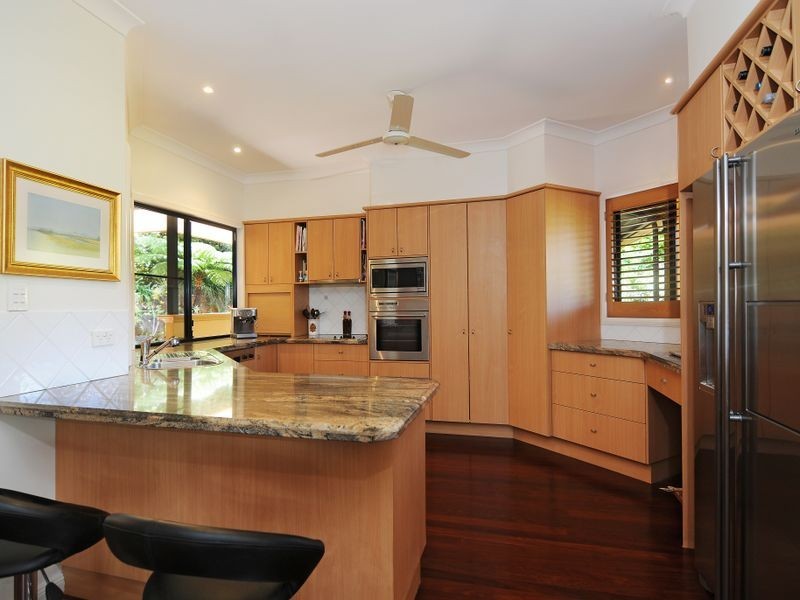 2 Rhapis Court, Whitfield QLD 4870