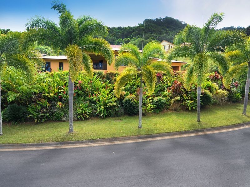 2 Rhapis Court, Whitfield QLD 4870