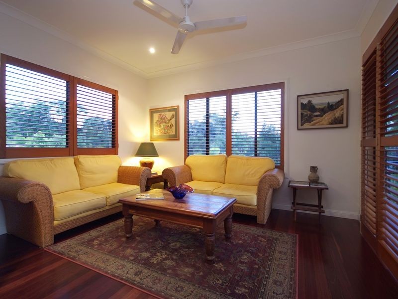 2 Rhapis Court, Whitfield QLD 4870