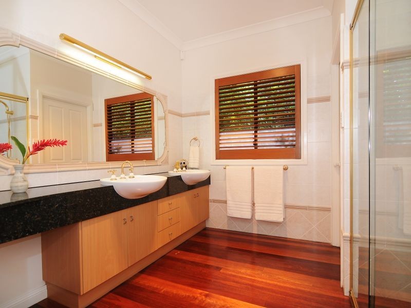 2 Rhapis Court, Whitfield QLD 4870