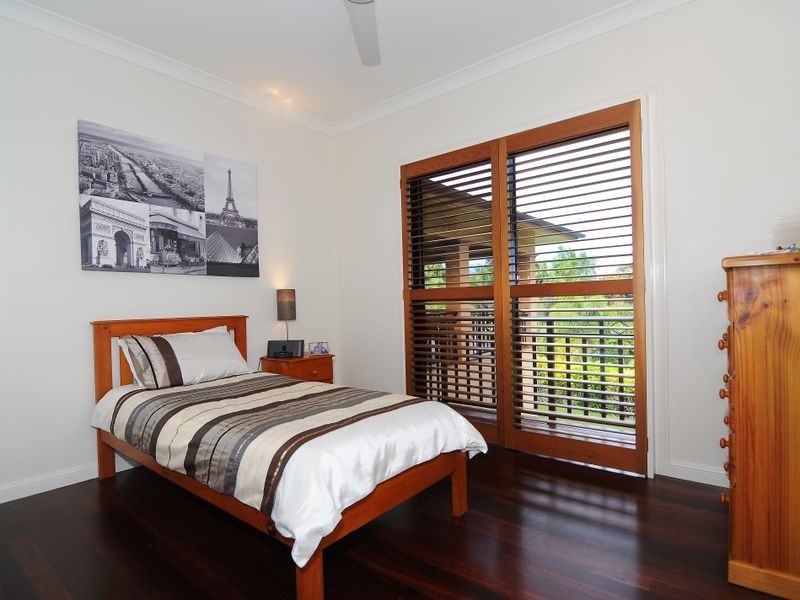 2 Rhapis Court, Whitfield QLD 4870