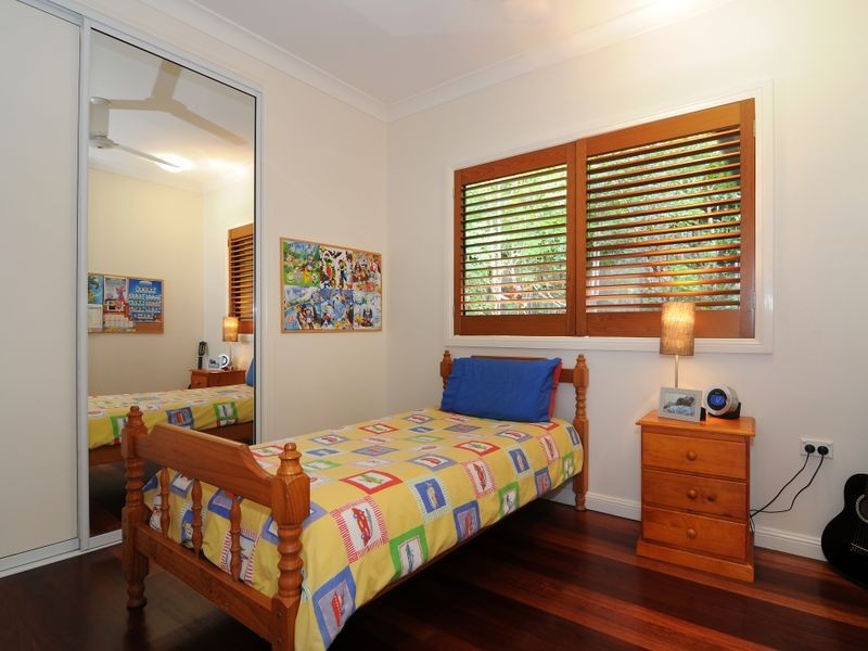 2 Rhapis Court, Whitfield QLD 4870