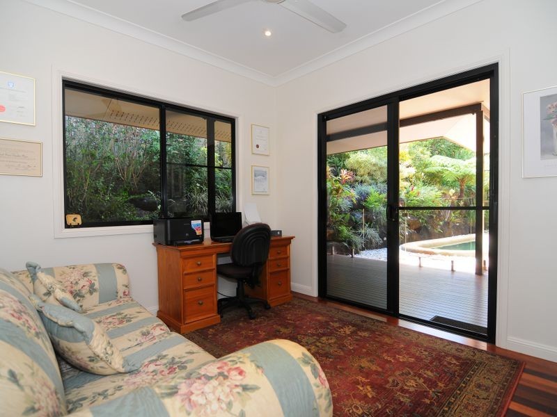 2 Rhapis Court, Whitfield QLD 4870