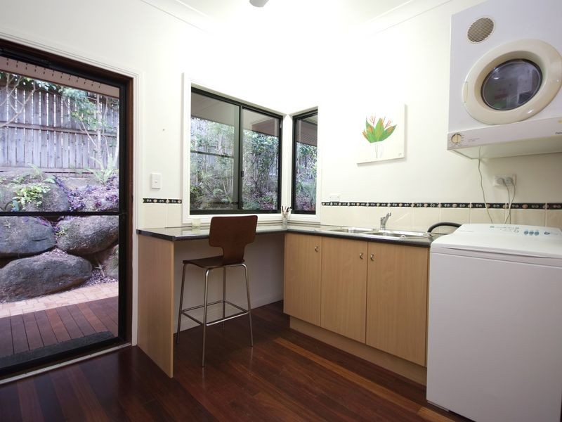2 Rhapis Court, Whitfield QLD 4870