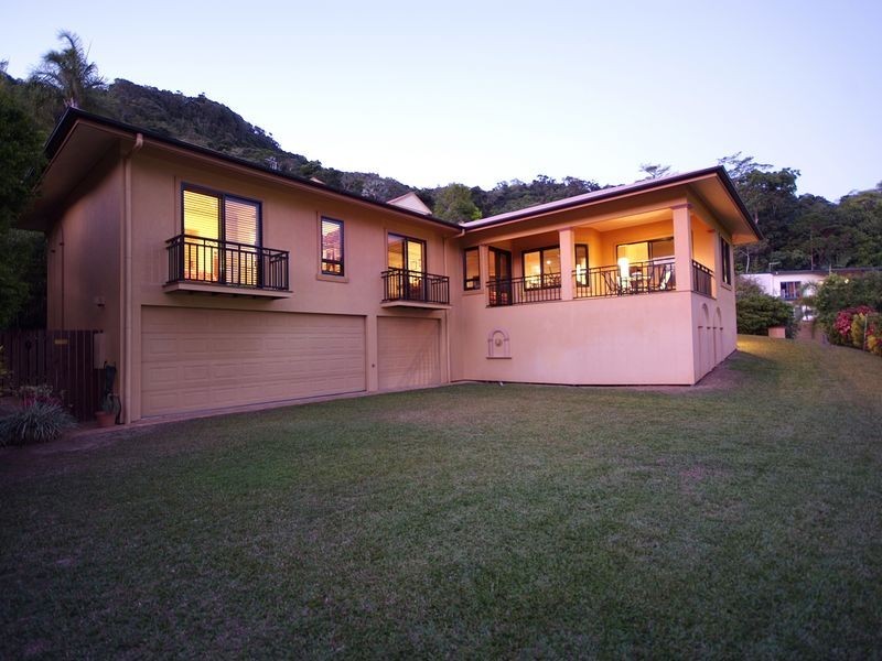 2 Rhapis Court, Whitfield QLD 4870
