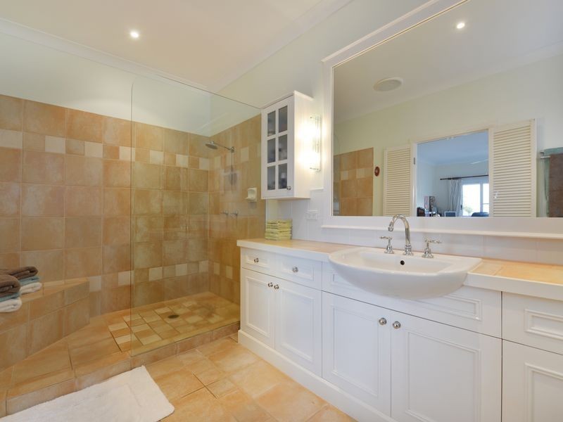 13 Hilltop Close, Bayview Heights QLD 4868