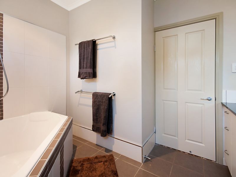 1 Fitzallan Close, Kanimbla QLD 4870