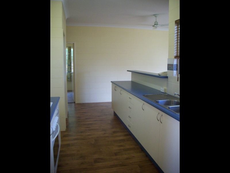 8 Sophie Close, Brinsmead QLD 4870