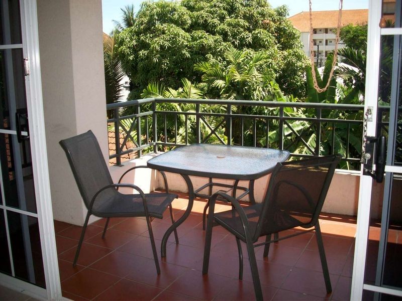 48/327 Lake Street, Cairns North QLD 4870