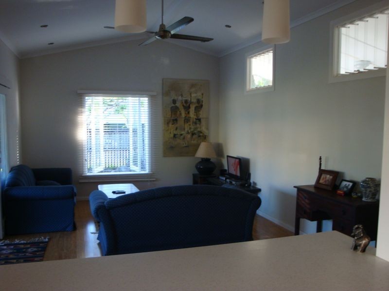 10 Heavey Crescent, Whitfield QLD 4870