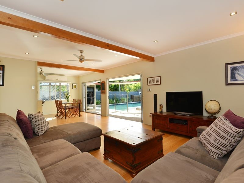 27 Tamarind Street, Holloways Beach QLD 4878