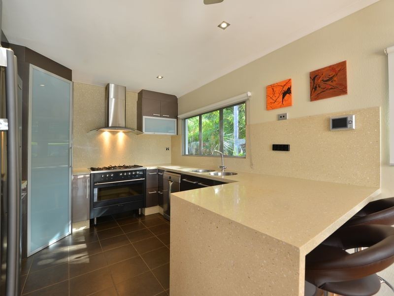 27 Tamarind Street, Holloways Beach QLD 4878