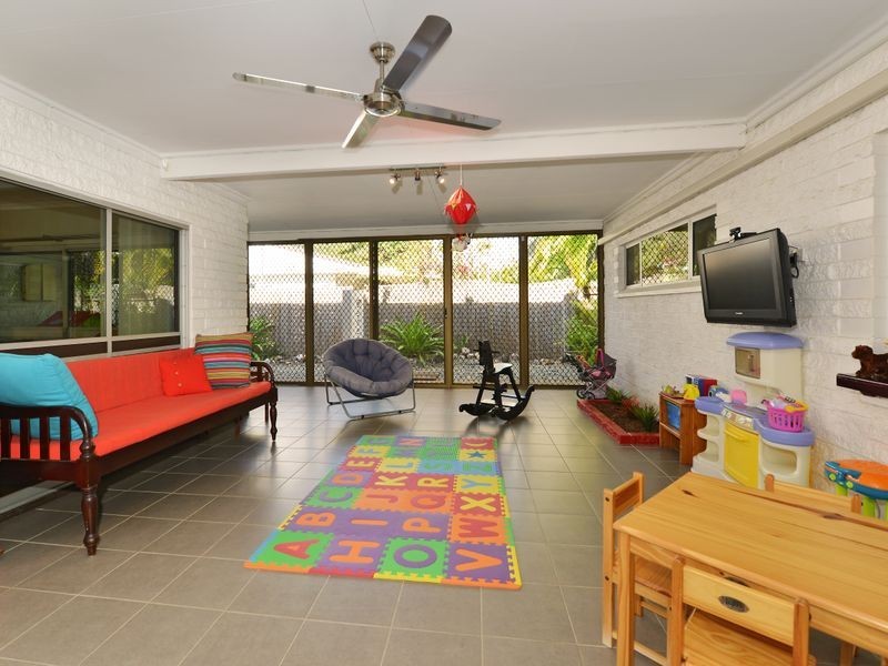 27 Tamarind Street, Holloways Beach QLD 4878