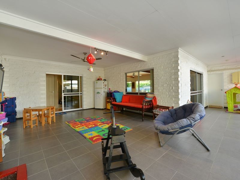 27 Tamarind Street, Holloways Beach QLD 4878