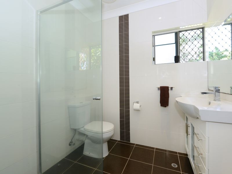 27 Tamarind Street, Holloways Beach QLD 4878