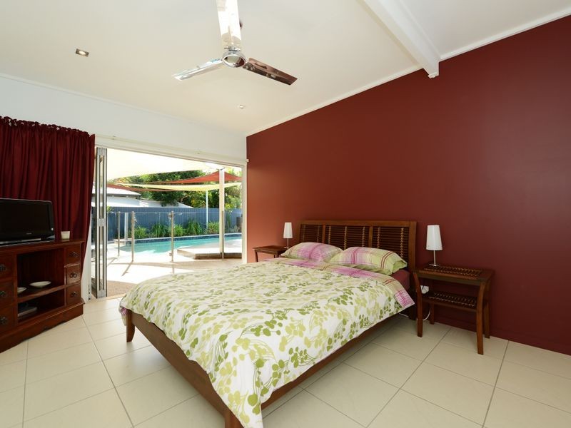 27 Tamarind Street, Holloways Beach QLD 4878