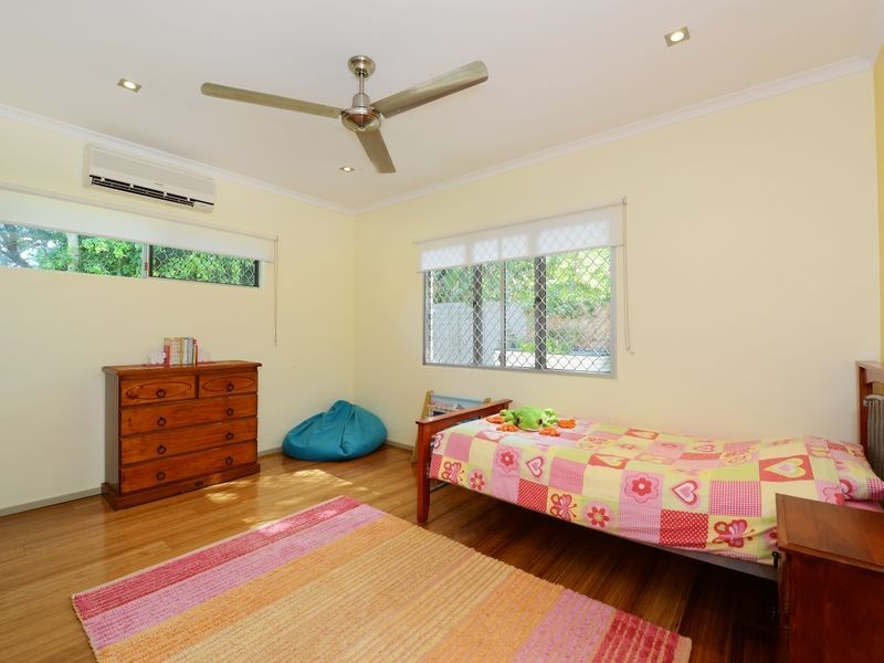 27 Tamarind Street, Holloways Beach QLD 4878