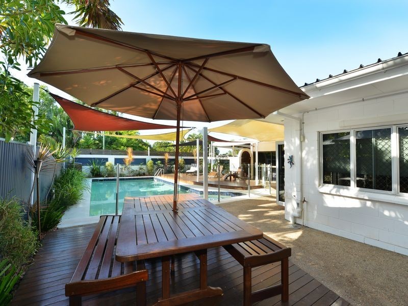 27 Tamarind Street, Holloways Beach QLD 4878