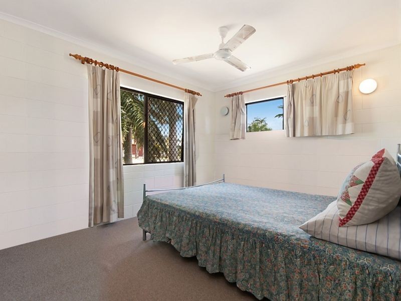 10 Banksia Street, Mooroobool QLD 4870