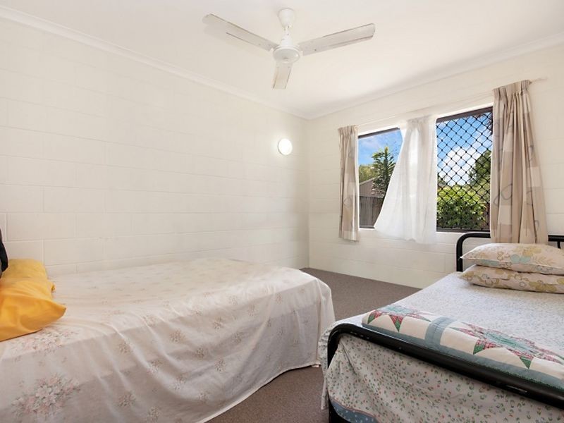 10 Banksia Street, Mooroobool QLD 4870