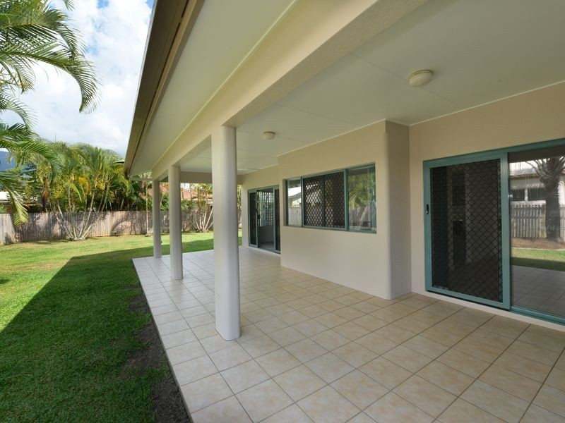 9 Windamere Close, Brinsmead QLD 4870