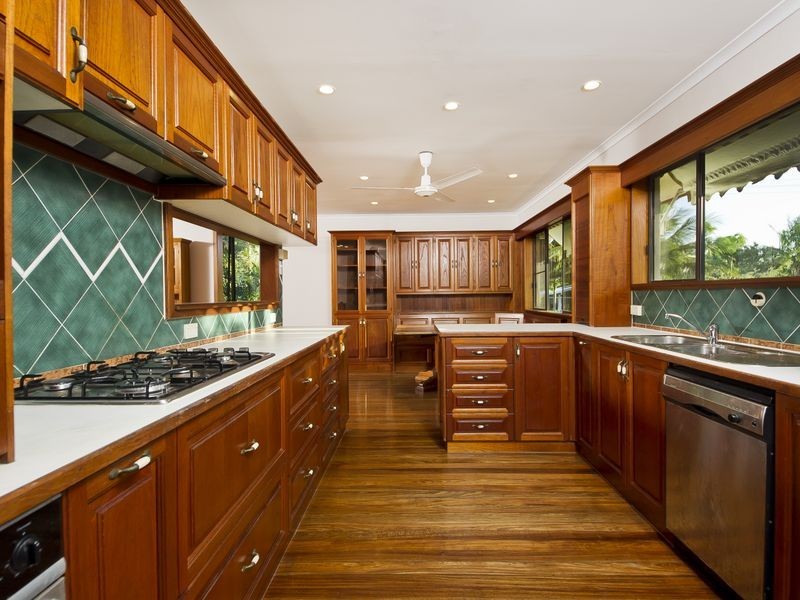 1 Coconut Street, Holloways Beach QLD 4878