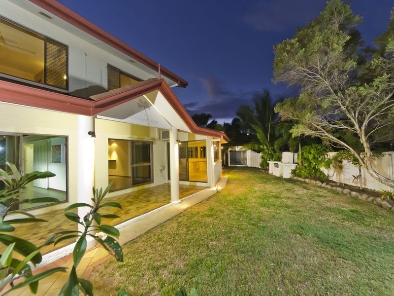 1 Coconut Street, Holloways Beach QLD 4878