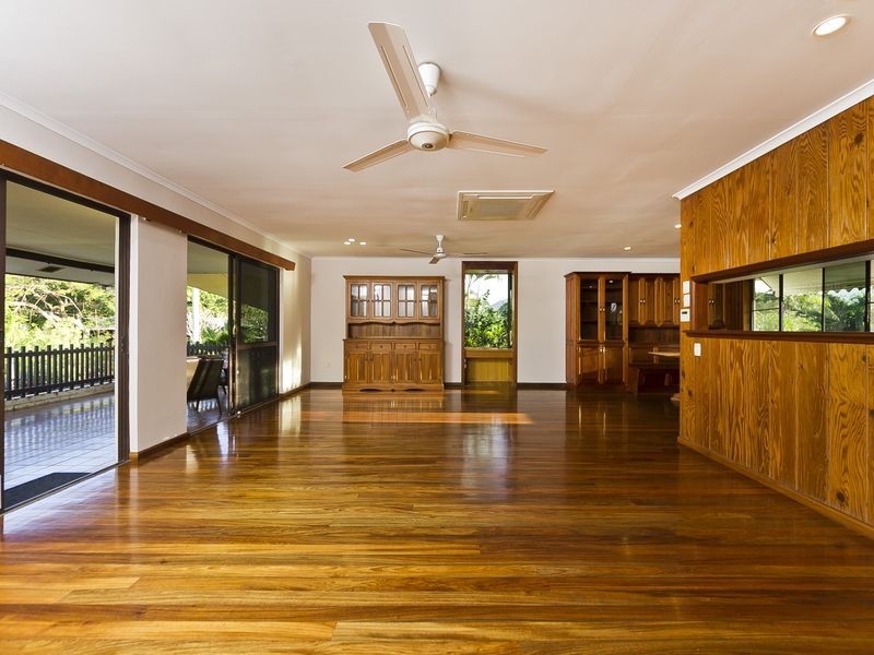 1 Coconut Street, Holloways Beach QLD 4878