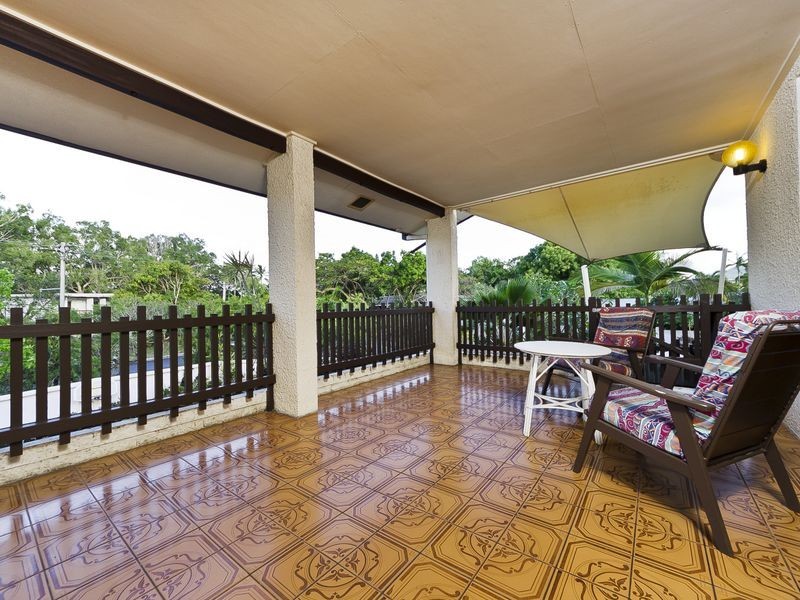 1 Coconut Street, Holloways Beach QLD 4878