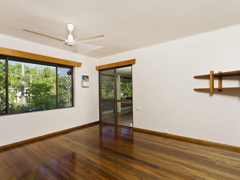 1 Coconut Street, Holloways Beach QLD 4878