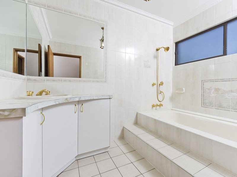 1 Coconut Street, Holloways Beach QLD 4878