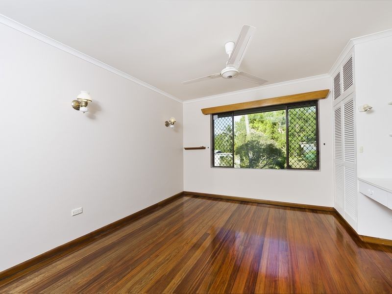 1 Coconut Street, Holloways Beach QLD 4878