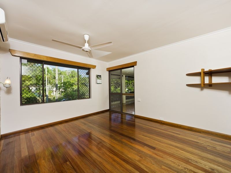 1 Coconut Street, Holloways Beach QLD 4878