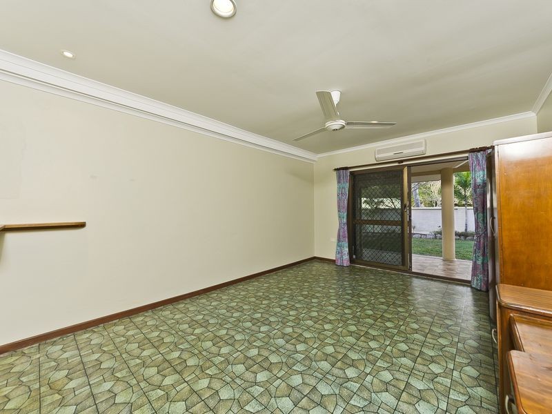 1 Coconut Street, Holloways Beach QLD 4878