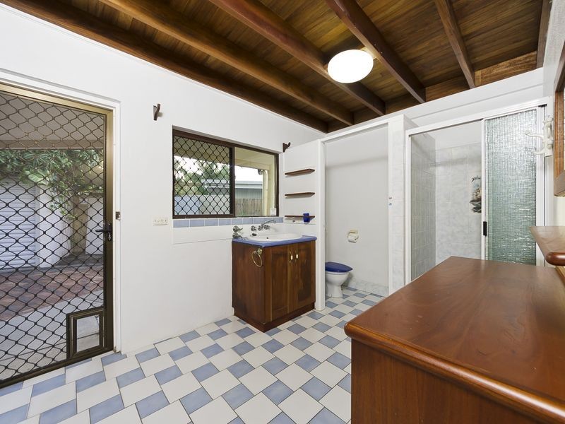 1 Coconut Street, Holloways Beach QLD 4878