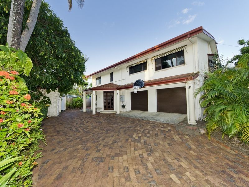 1 Coconut Street, Holloways Beach QLD 4878