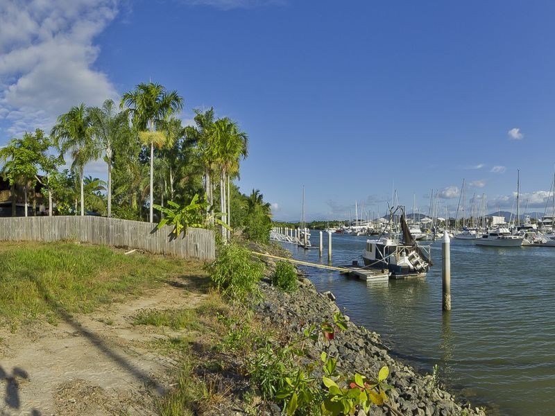 31 Riverside Parade, Trinity Park QLD 4879