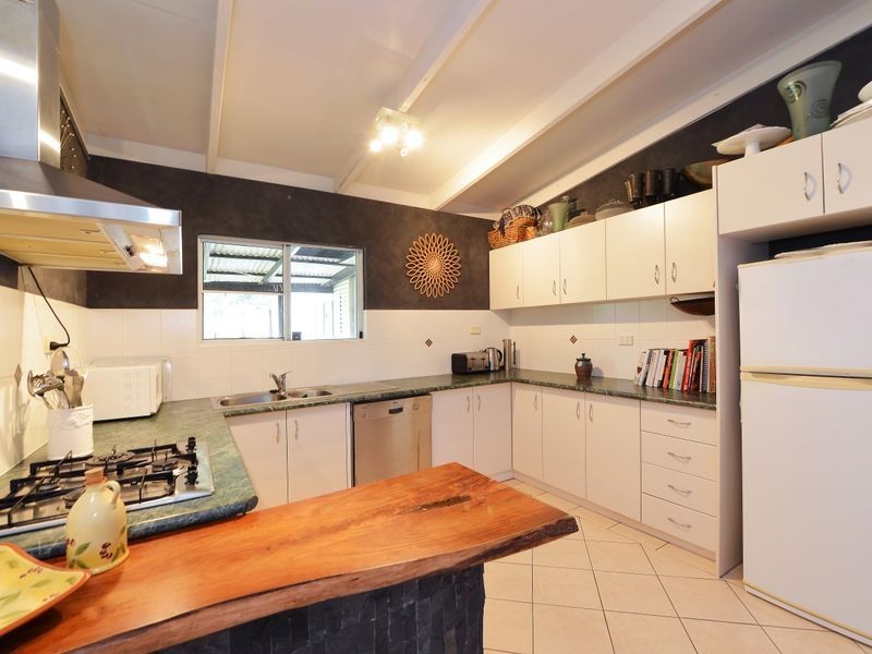 160 Greenslopes Street, Edge Hill QLD 4870