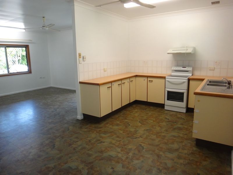 27 Ramsey Street, Kanimbla QLD 4870