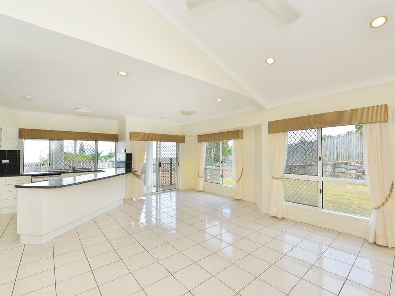 3 Rosemont Court, Mooroobool QLD 4870