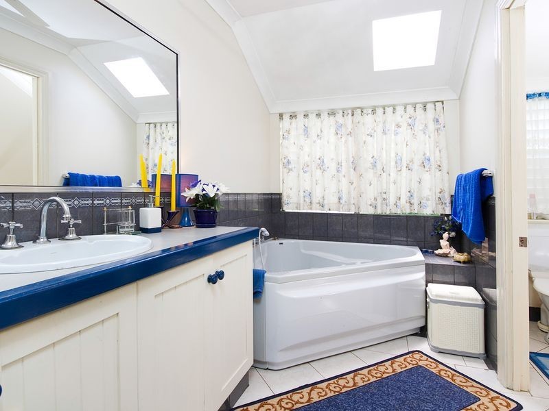 1 Rosemont Court, Mooroobool QLD 4870