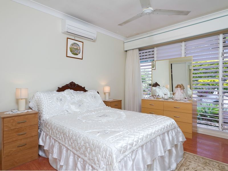 1 Rosemont Court, Mooroobool QLD 4870