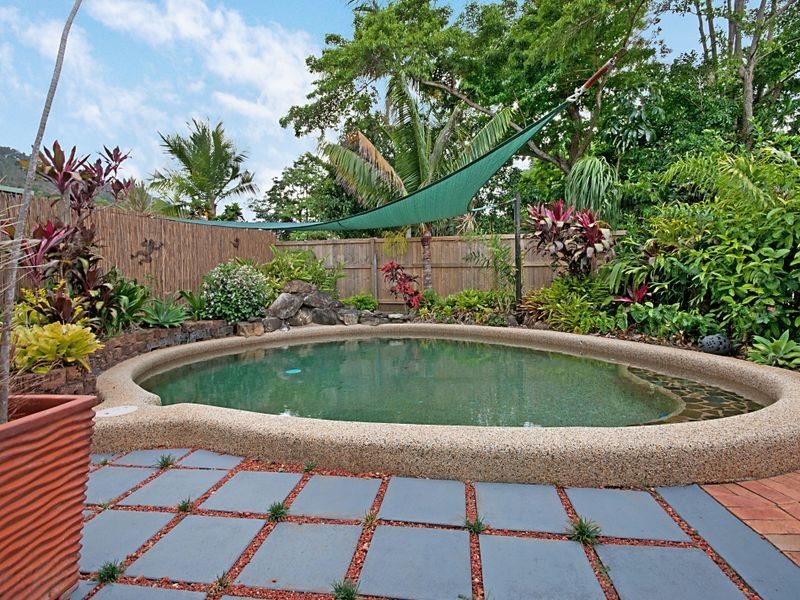 8 Clohesy Court, Kanimbla QLD 4870