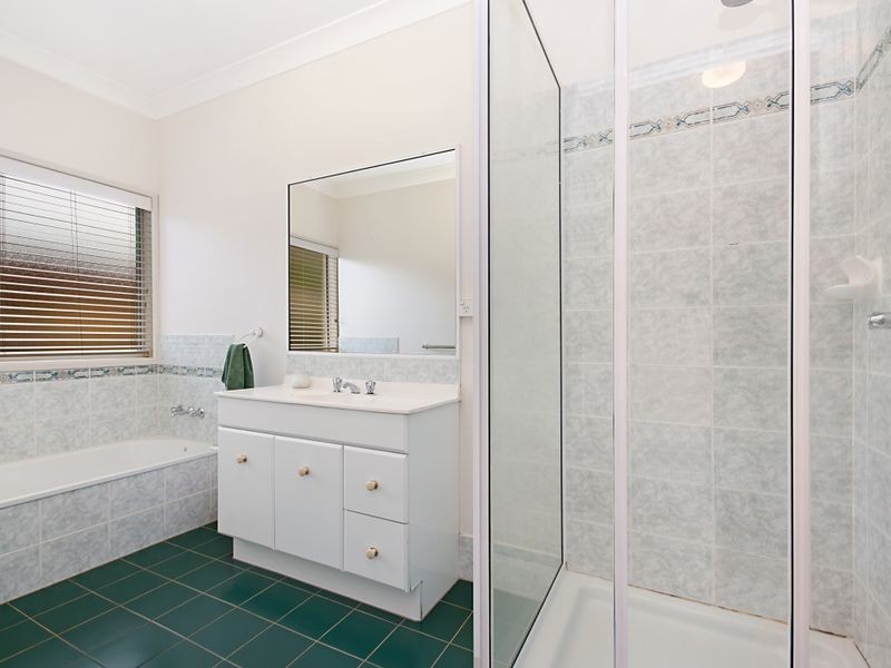 8 Clohesy Court, Kanimbla QLD 4870