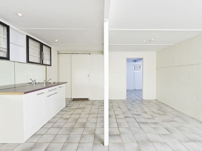 12 Guava Street, Holloways Beach QLD 4878