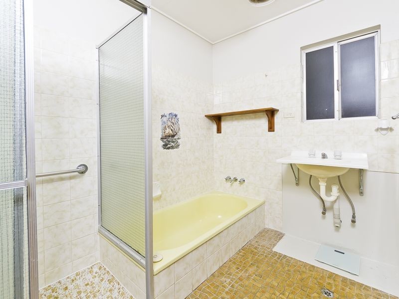 32 Grogan Street, Westcourt QLD 4870