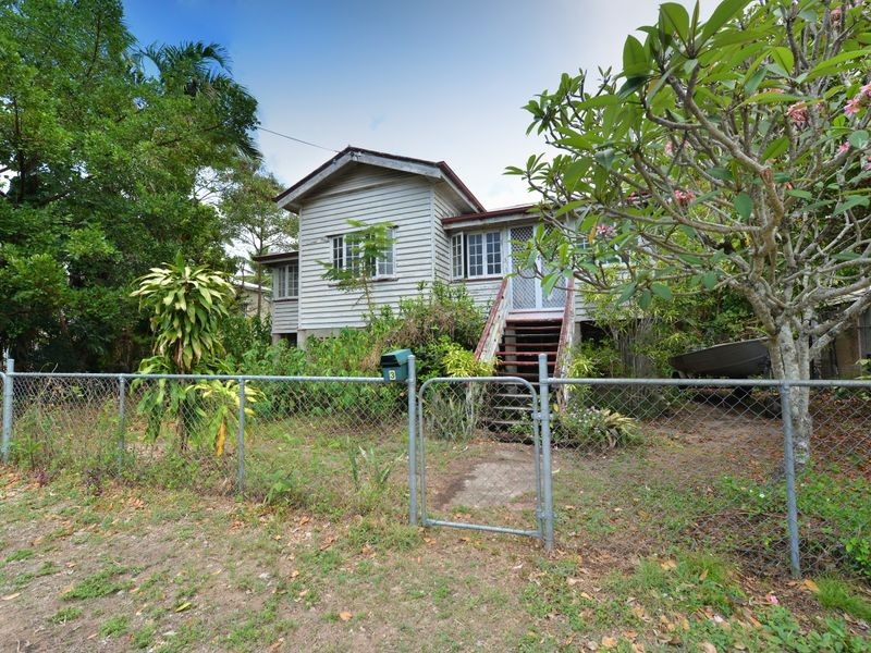 3 Law Street, Cairns North QLD 4870
