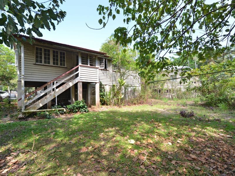 3 Law Street, Cairns North QLD 4870