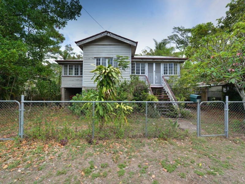 3 Law Street, Cairns North QLD 4870